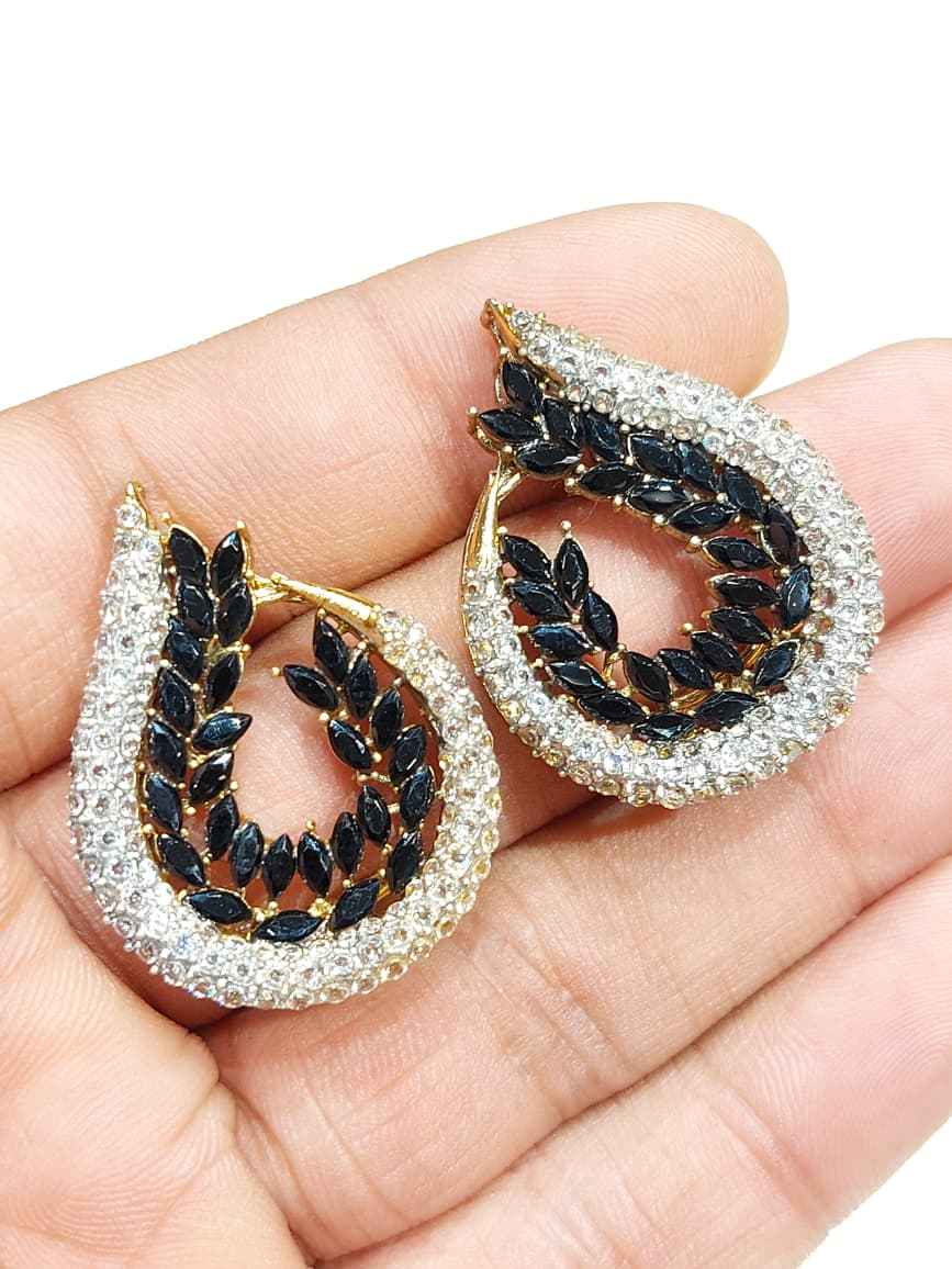 Premium Leaf-Design Studs – Elegant Everyday Wear