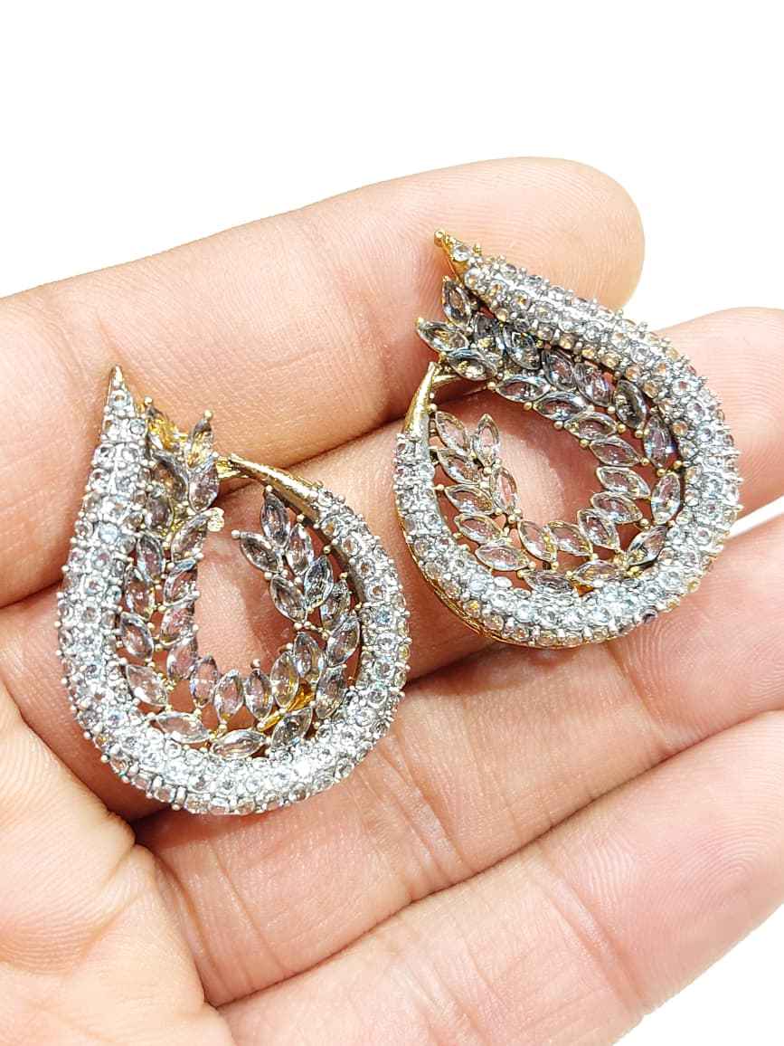 Premium Leaf-Design Studs – Elegant Everyday Wear