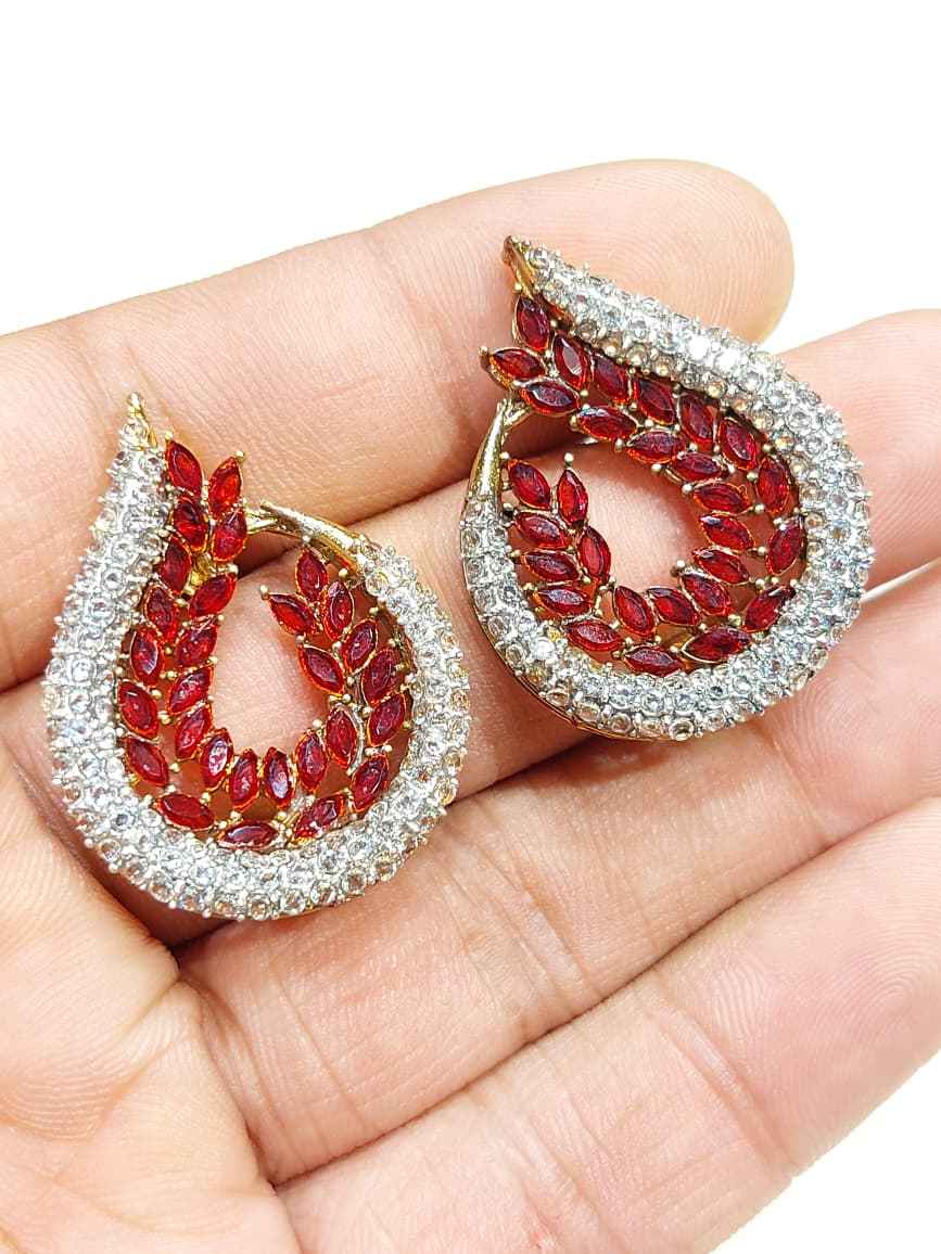 Premium Leaf-Design Studs – Elegant Everyday Wear